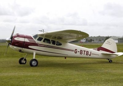 Soubor:Cessna 195 businessliner g-btbj of 1952 arp.jpg – Wikipedie