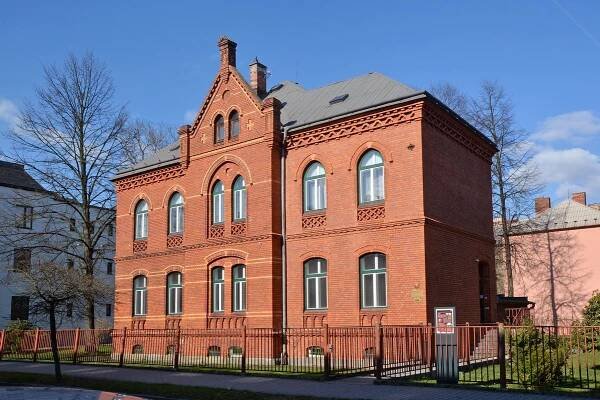 Budova římsko-katolické fary - zvětšit fotografii