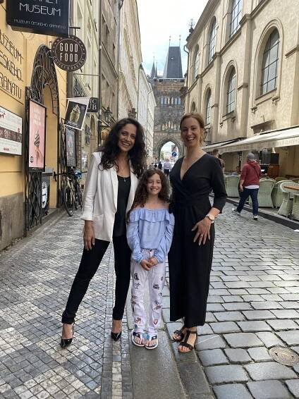 Tomáš Holý v sukni? Tahle roztomilá holčička má stejné příjmení, je jí jedenáct let a podobá se Elišce Křenkové