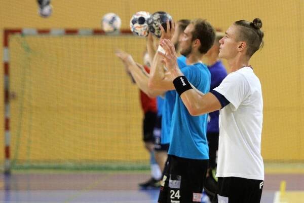 FOTO: Házenkáři Talentu začali trénovat v hale s míčem