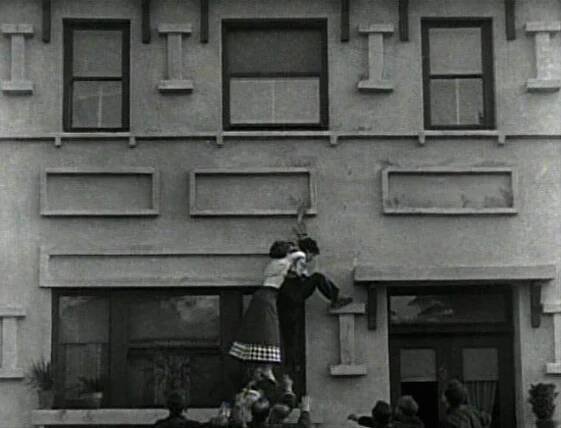 Chaplin hasičem (1916) | Rikrek.com