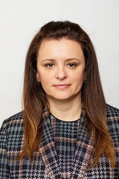 Dvořákova hra o poplatky: Dejte mi víc peněz!...nebo budou trpět senioři a děti