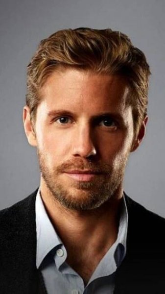 Danny McNamara (Matt Barr)