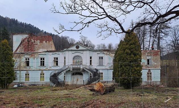 Soubor:Zámek Horní Maršov, březen 2024.jpg