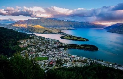Soubor:Queenstown from the Air Flickr.jpg