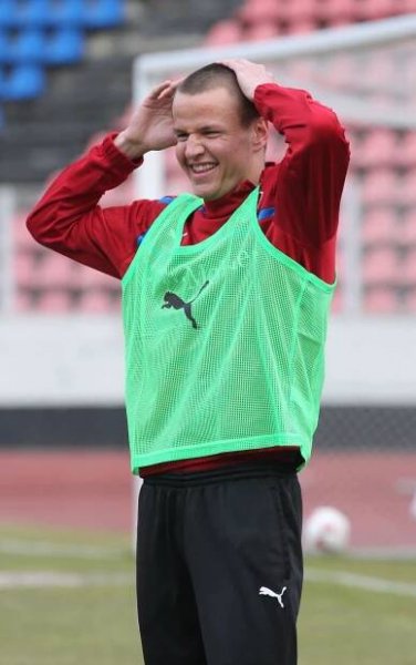 Hloušek po sestupu Norimberku přestoupil do Stuttgartu