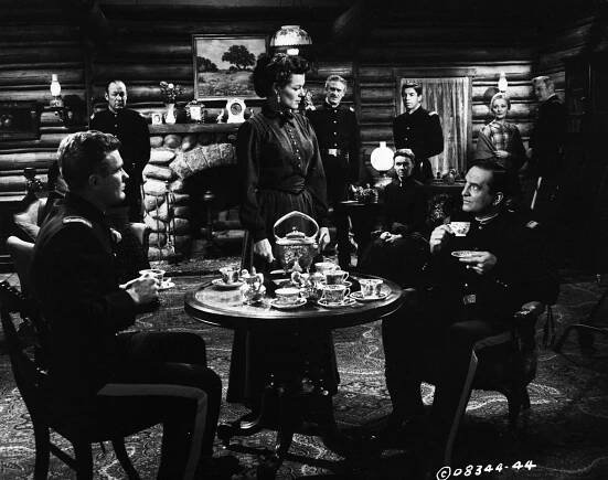 Barbara Hale, Frank Wilcox, Jeanette Nolan, Michael Pate, Donald Curtis - 7th Cavalry - Z filmu