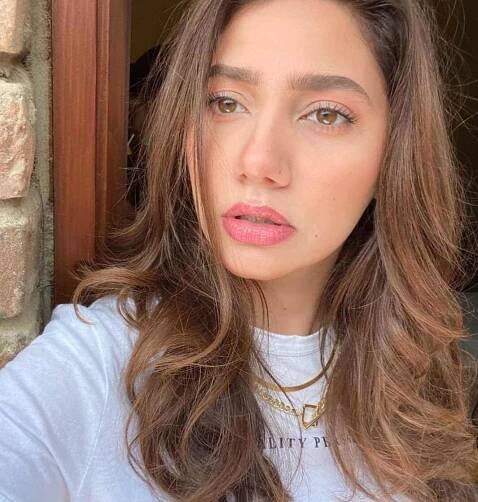 Mahira Khan Hot Selfie