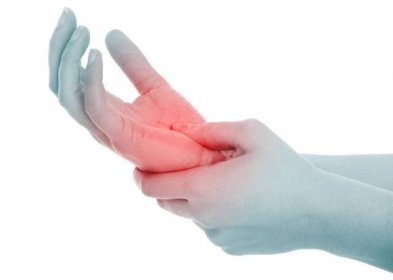 Obrázek ženské dlaně v bolesti nad bílým pozadím — Stock obrázek