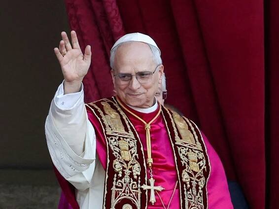 Pontifex als Umweltschützer - Hochwasser – Papst Leo XIV. "watete durch Schlamm"