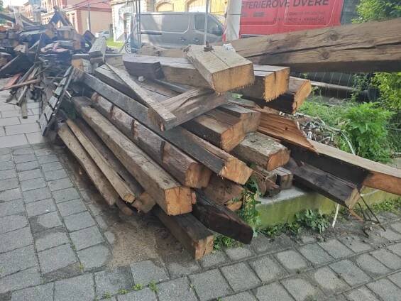 Dřevo tvrdé, trámy,desky