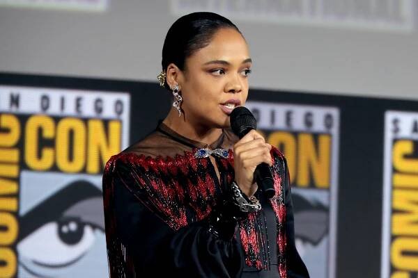 Soubor:Tessa Thompson (48471008847).jpg – Wikipedie