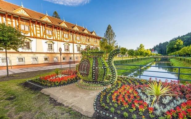 Lázně Luhačovice: Týdenní pobyt v Hotelu Jestřabí *** se 7 lázeňskými procedurami, polopenzí a pitnou kúrou