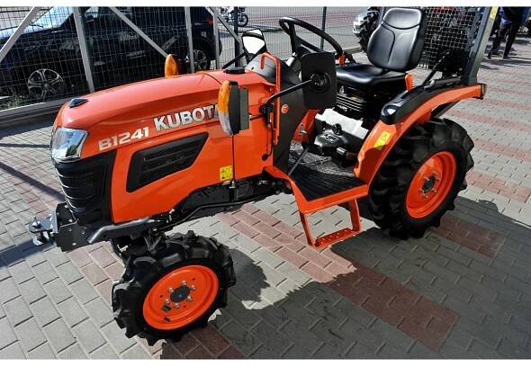 Kubota B1241 4x4 - 24 HP