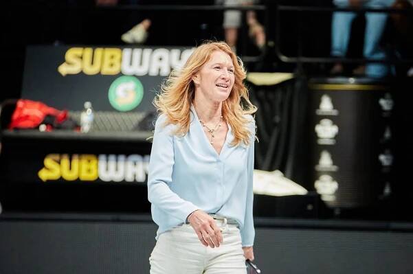 Poznáváte Steffi Graf (54) a Andre Agassiho (53)? Tenisové legendy jsou manželi už 22 let. A Steffi zkrásněla