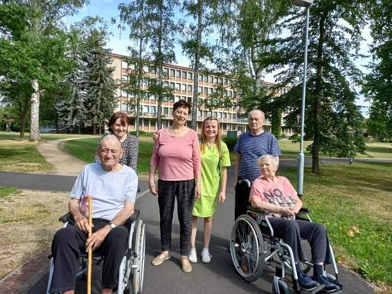 AHO-VENKOVNÍ AKTIVITY | Alzheimer Home