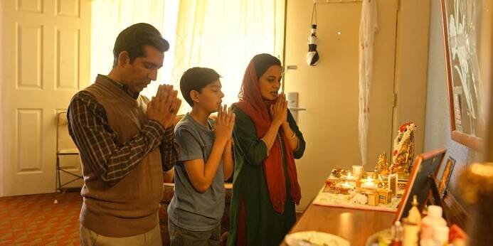 Ravi Kapoor, Priyanka Bose - Little America - Manažer - Z filmu