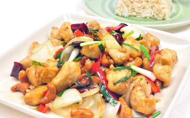 Kuřecí maso s kešu oříšky - recept - Thajsko a Kambodža