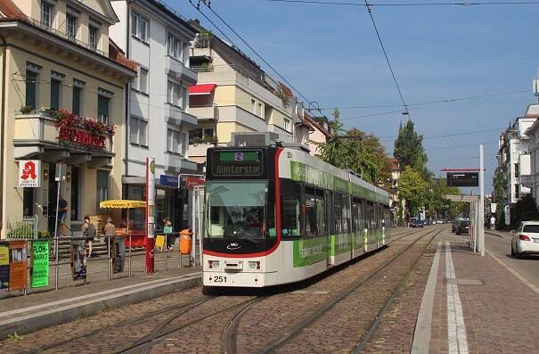 Freiburg – Straßenbahnen und Busse in Krefeld