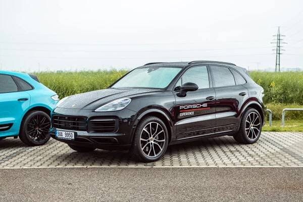 S Porsche na Ještěd: Během jediného dne jsme vyzkoušeli téměř všechny modely