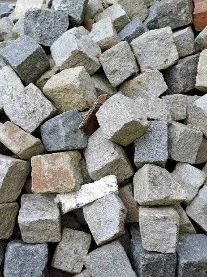 Žulové dlažební kostky