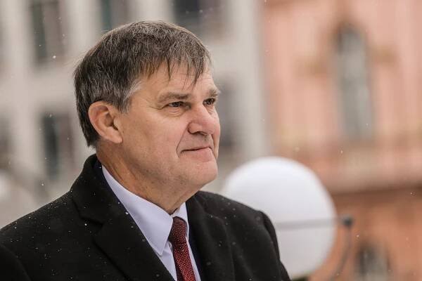 Diplomat Rudolf Jindrák: V našem zájmu je, aby Rusové nevyhráli