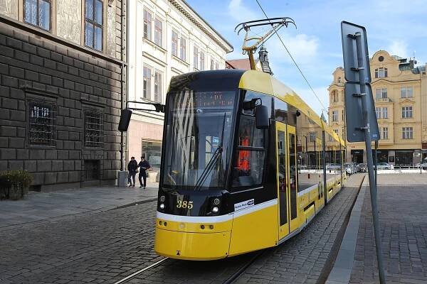 V plzeňské MHD se nedaly jízdenky koupit kartou, systém měl výpadek