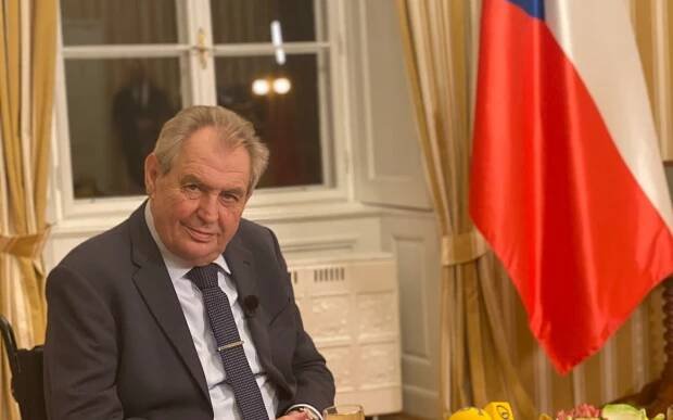 Galerie: „Pasoval se do role mírotvorce, což je role velice nevděčná.“ Zeman upozornil na Babišovy chyby - Galerie - Echo24.cz