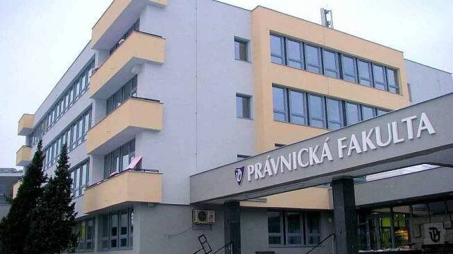 Právnická fakulta v Olomouci slaví dvacet let