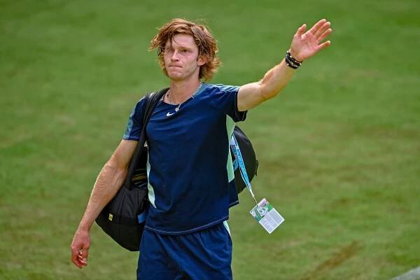 Andrej Rubljov bude na Wimbledonu také chybět.