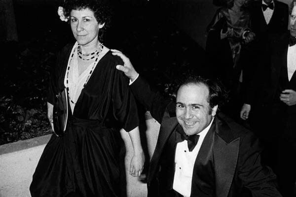 Rhea Perlman and Danny DeVito attend 36th Annual Golden Globe Awards on January 27, 1986 at the Beverly Hilton Hotel in Beverly Hills, California