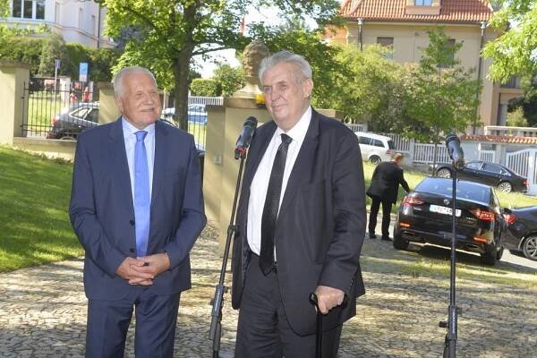 Zeman u Klause: Vláda se „podělá“ z EU a místo Valachové větší zlo