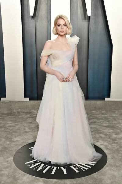 Lucy Boynton- Miu Miu- Oscar red carpet 2020