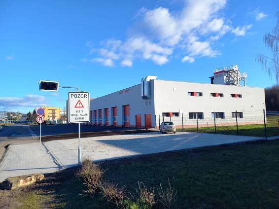 HZS Most – parkoviště ze zámkové dlažby a HZS Litvínov – asfaltová komunikace - Mostecká montážní