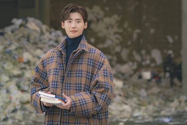 Lee Jong Suk je plachým romantikem, který miluje kávu. Co dalšího jste o herci, jenž měl být idolem, nevěděli? - Asianstyle