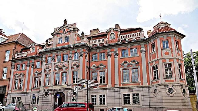 Soubor:Faustův dům - panoramio (1).jpg