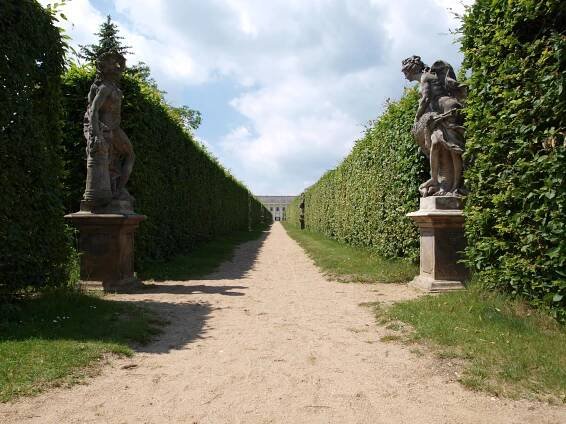 Soubor:Lysá nad Labem, park k zámku.jpg – Wikipedie