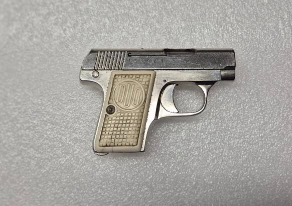 Pistole samonabíjecí DUO vzor 48 ráže 6,35mm Browning – KOMISE