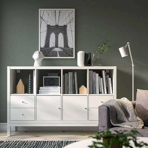KALLAX Policový díl s podnožím - se 2 dvířky/4 zásuvkami/bílá 147x94 cm