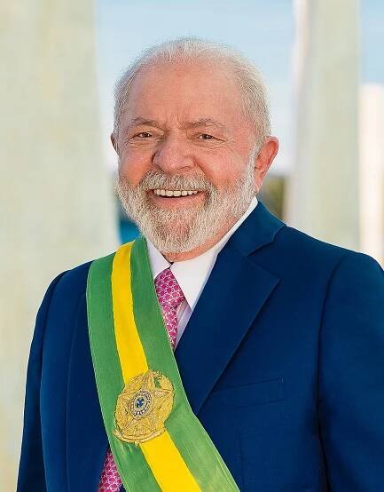Soubor:Foto oficial de Luiz Inácio Lula da Silva (ombros).jpg