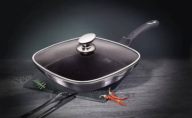 Pro dokonalé dušení nesmí chybět poklice s otvorem pro optimální únik páry, která je součástí balení k pánvi Berlingerhaus Carbon Pro BH-6909.