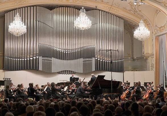 Pod taktovkou Raiskina: Vtip Schnittkeho tanga, Vondráčkov čistý Mozart a sugestívny Grieg - Moja kultúra
