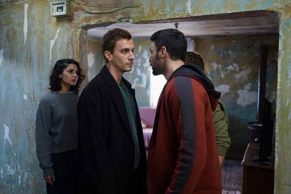 Yabani - Season 1 - Z filmu - Rojbin Erden, Bertan Asllani, Halit Özgür Sarı