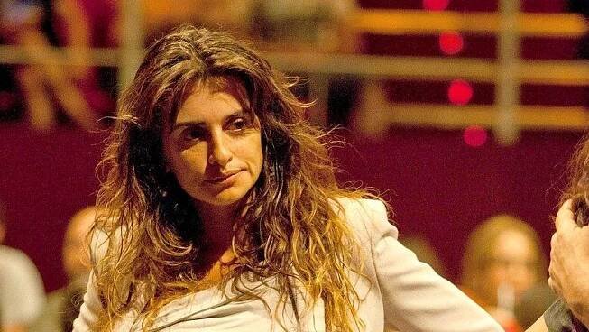 Budou to dvojčátka? Nenalíčená Penélope Cruz předvedla obří těhotenské bříško v upnutém tričku