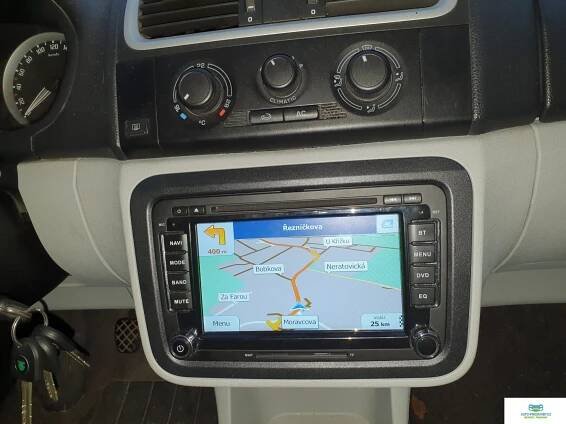 Instalace navigace do Škoda Roomster - Auto-prestavby.cz