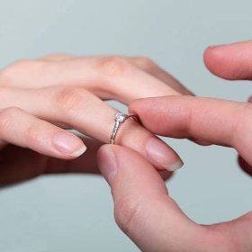 Jak vybrat zásnubní prsten?