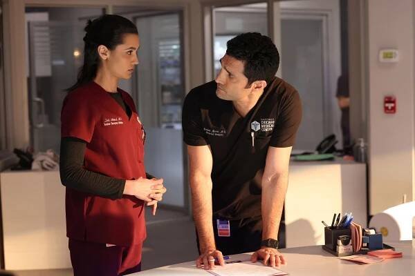 Nemocnice Chicago Med - A Penny for Your Thoughts, Dollar for Your Dreams - Z filmu - Sophia Ali, Dominic Rains