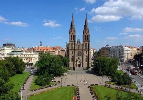 Naši žáci pomáhají charitě - Střední škola designu a umění, knižní kultury a ekonomiky Náhorní