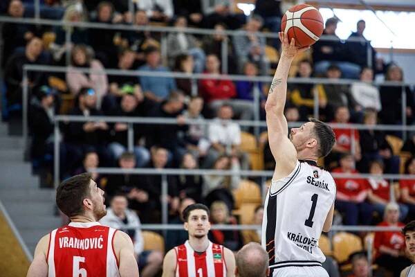 Královští sokoli Hradec Králové (bílí) vs. BK Pardubice 76:82
