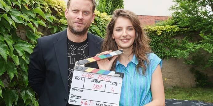 Jakub Prachař a Sara Sandeva začali natáčet nový seriál Jakub a Sára.